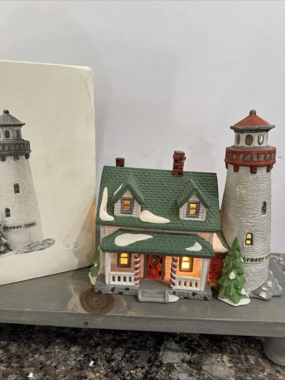 Department 56 Craggy Cove Lighthouse New England Village Series #59307 Light/Box